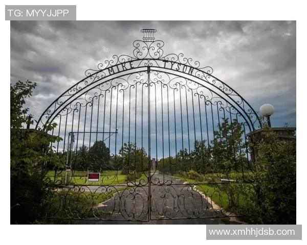 足球明星在教堂的信仰之旅与人生启示探讨